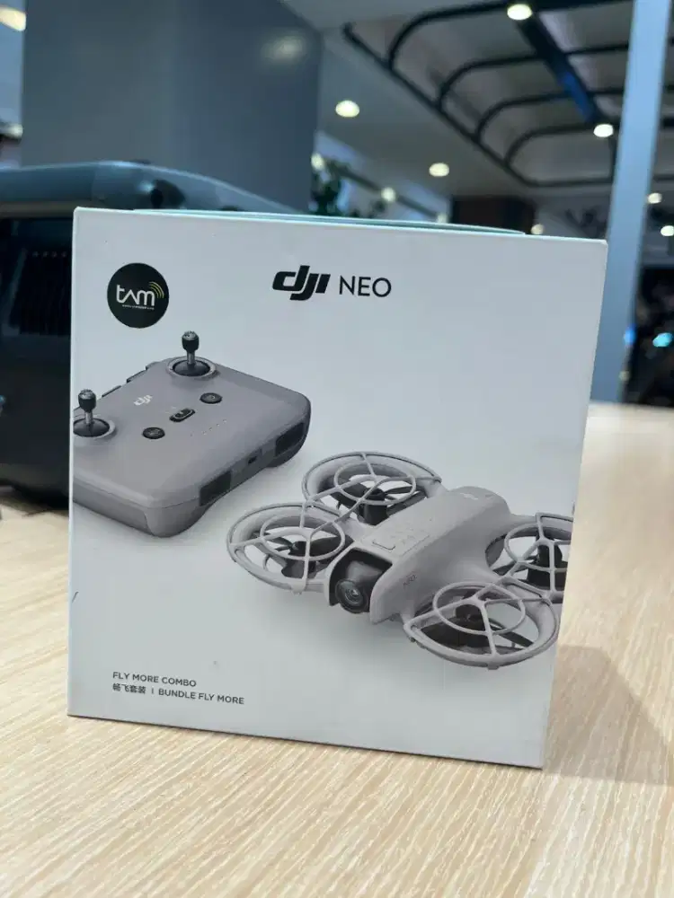 DJI NEO Fly More Combo