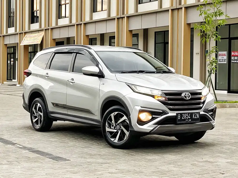 TOYOTA RUSH GR 1.5AT 2021, SILVER KM 40rban