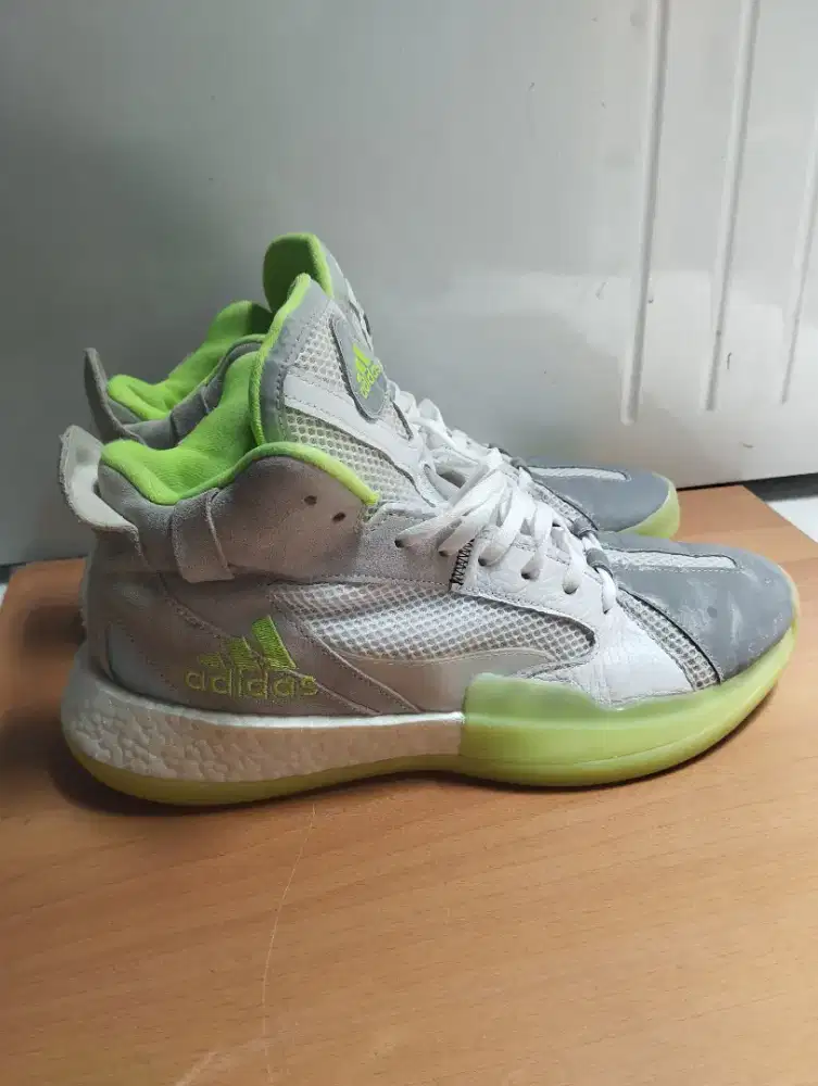 Sepatu Basket Adidas Posterize 45