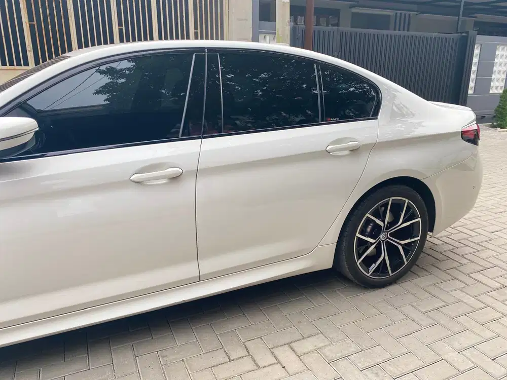 BMW 520i 2023 Bensin