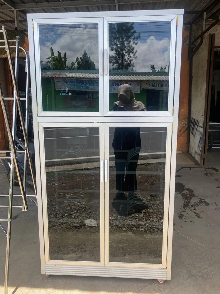 Rak piring aluminium rapi, dapur makin nyaman