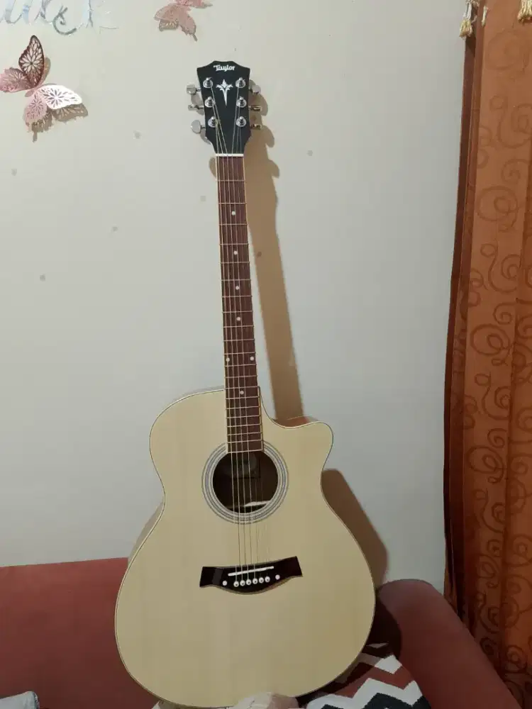 Dijual gitar Taylor