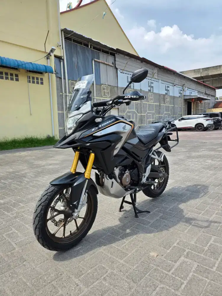 Honda CB150X Hitam Silver 2022