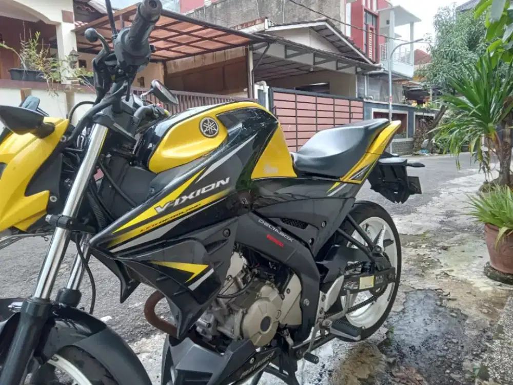 Yamaha Vixion Yellow