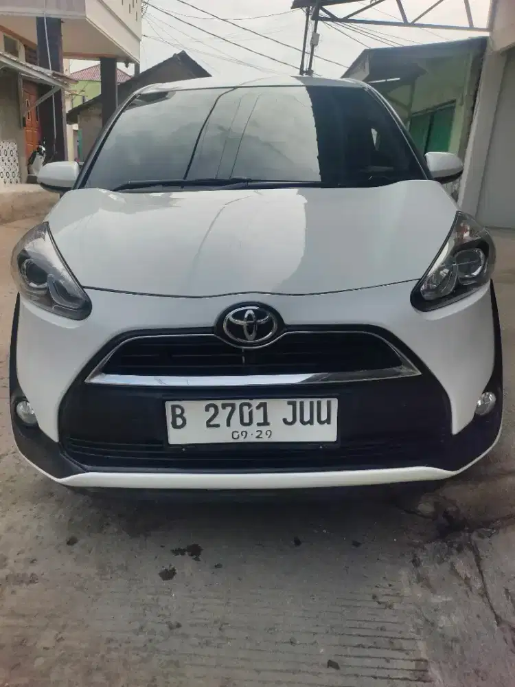 Di jual cepat Toyota sienta tahun 2017.
