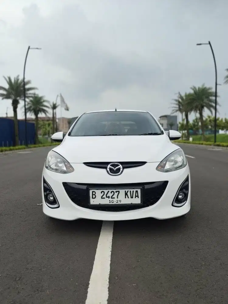 tdp 15 jt free bbn Mazda 2 V AT 2013 putih
