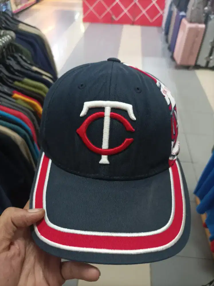 Topi Twins setelan Velcro