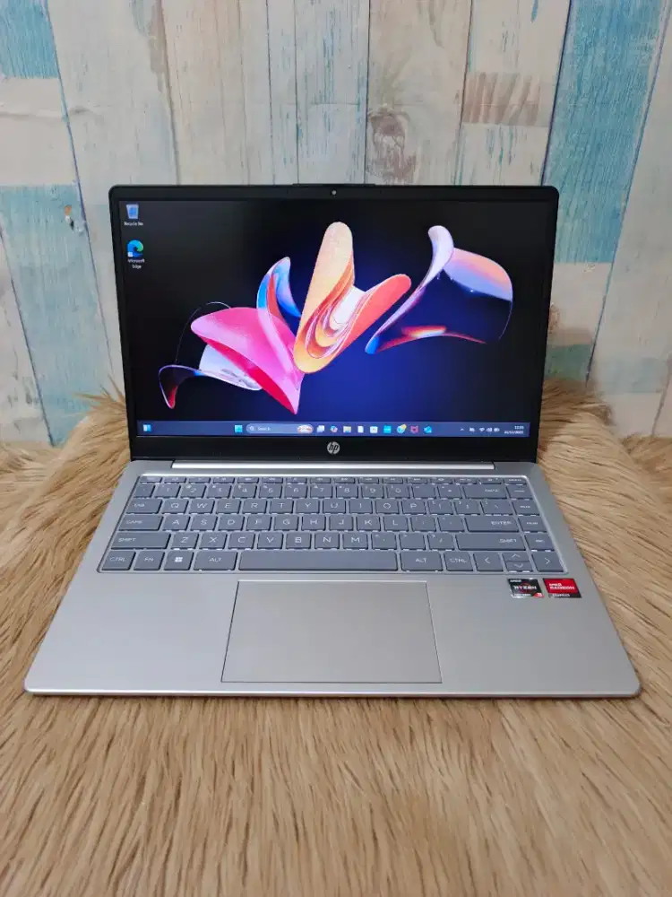 Laptop Desain HP 14-em0xxx Ryzen 3 7320U Ram 8 Ssd 512 Backlight