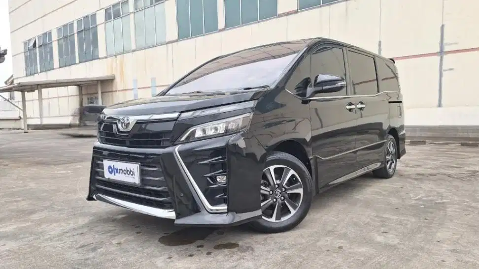 PROMO Toyota Voxy 2.0 Bensin-AT 2018 UKH