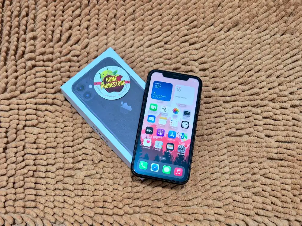 IPhone 11 128GB Black Fullset Baik