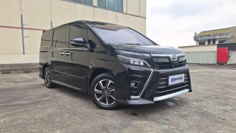 TERMURAH Toyota Voxy 2.0 Bensin-AT 2018 UKH B