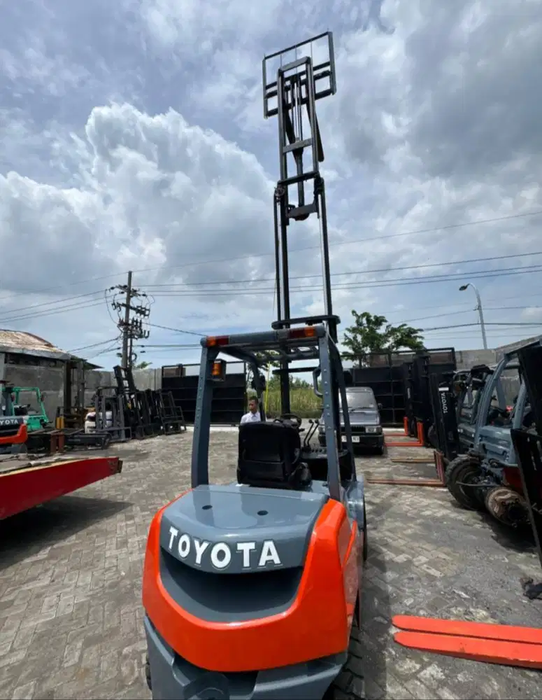 TOYOTA 3 TON MAST 6 METER LANGSUNG PEMILIK