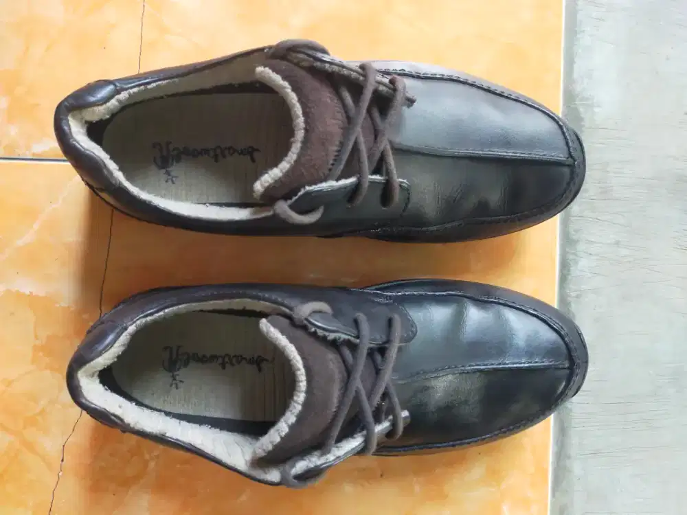 Preloved,,sepatu kulit merk Timberland size 41