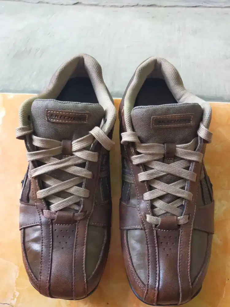 Preloved, sepatu second kulit..cakep merk Skechers size 41