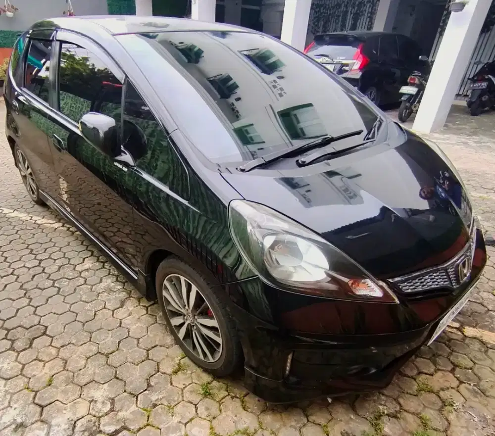 Dijual honda jazz RS 2012 automatic
