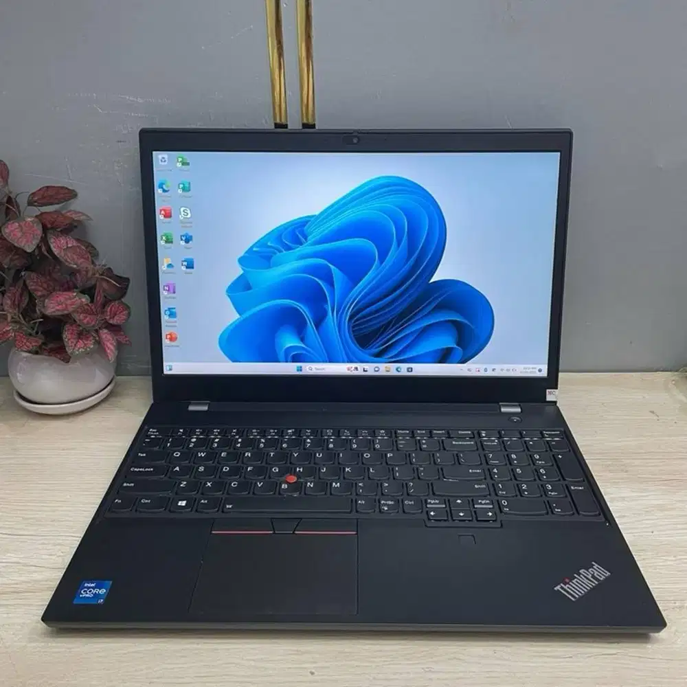 Laptop Lenovo Thinkpad P15v Core i7 Gen11 NVDIA Ram DDR4 15inch N-ETM