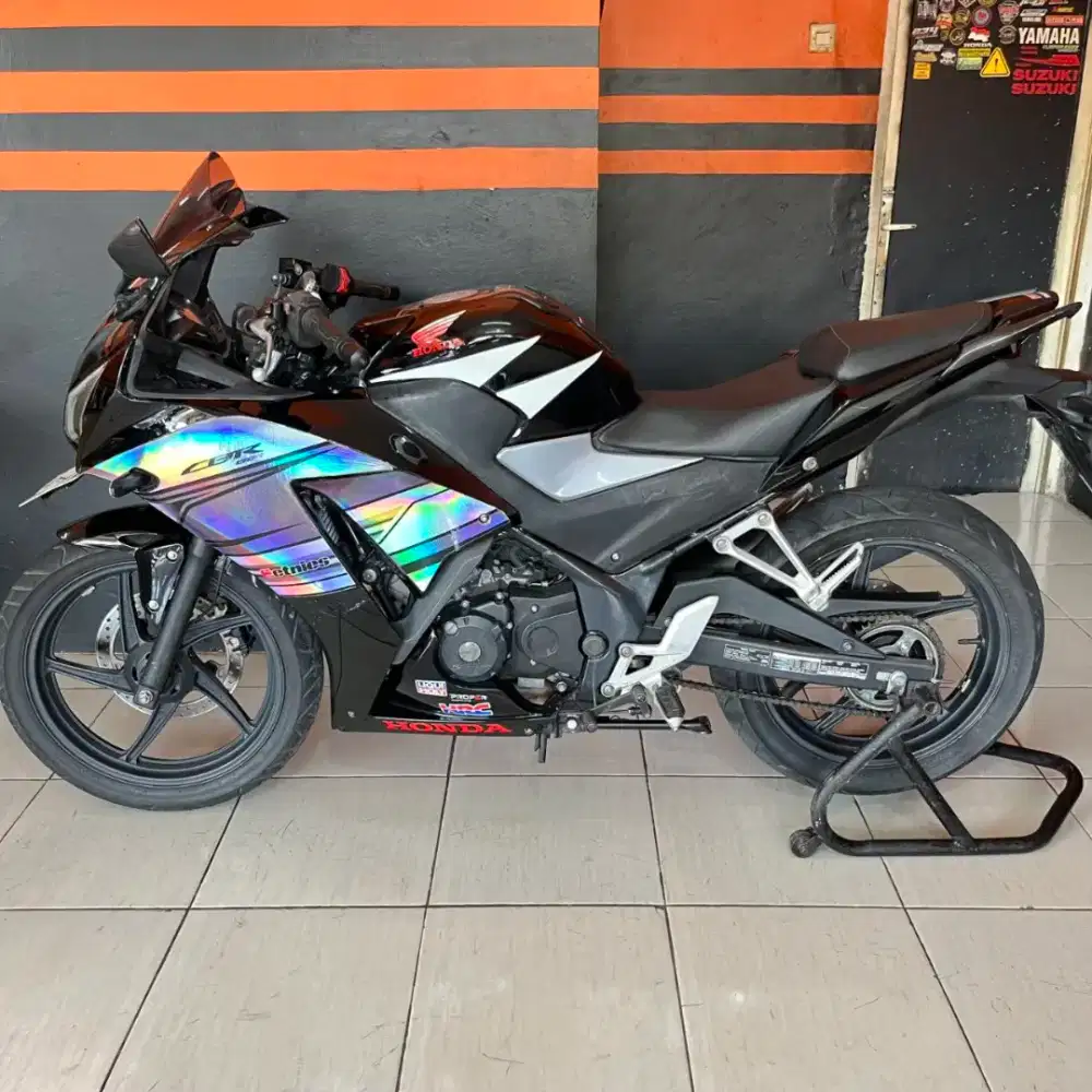 Honda CBR 150 taun 2015