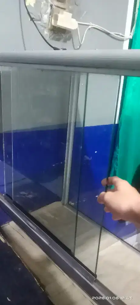 Stelling kaca dan meja lipat