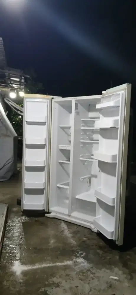 Kulkas sade by sade merk LG normal