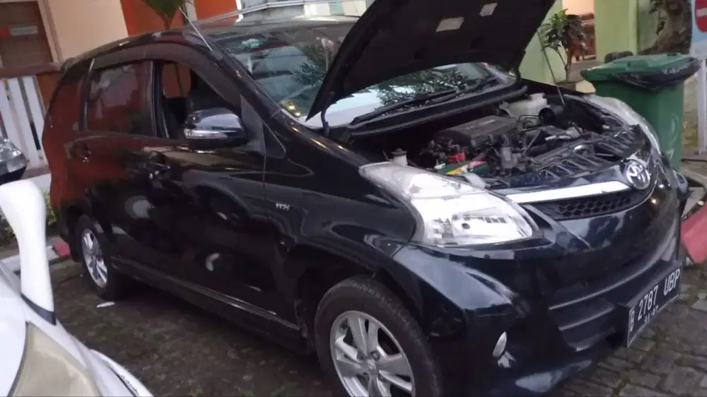 Jual mobil avanza veloz 1,5 MT 2012