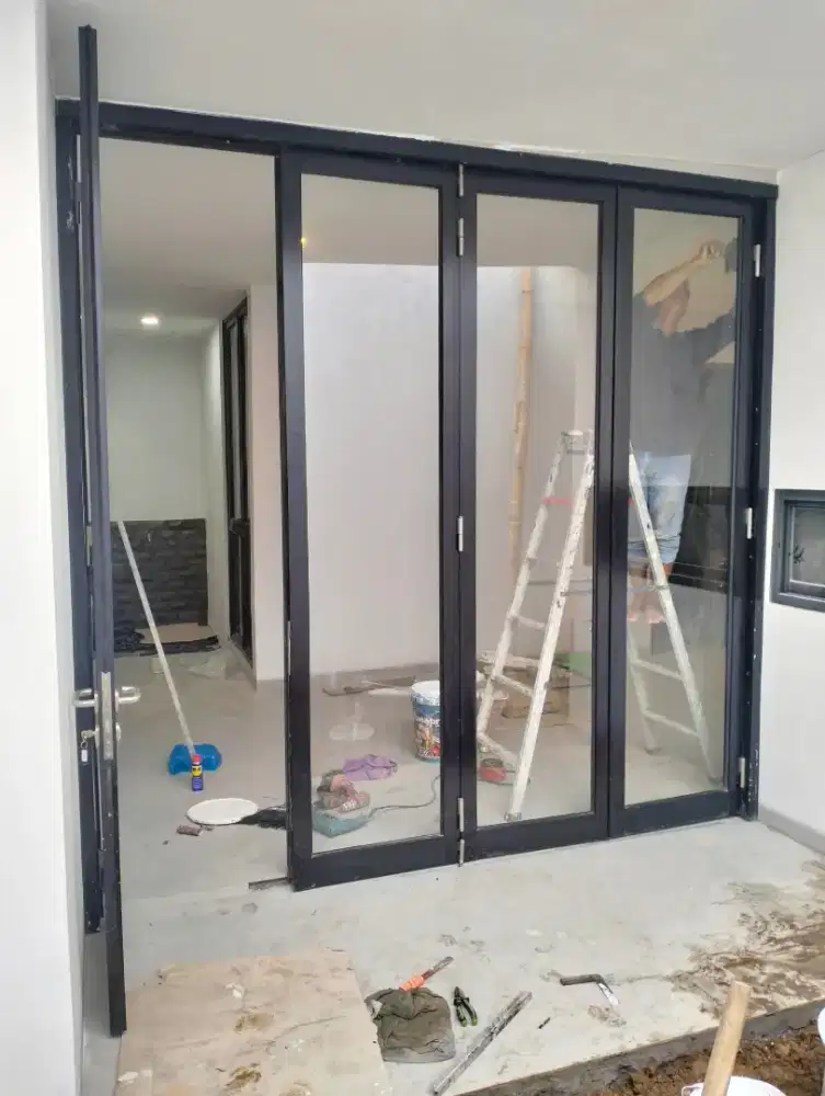 Almunium pintu dan cendela.