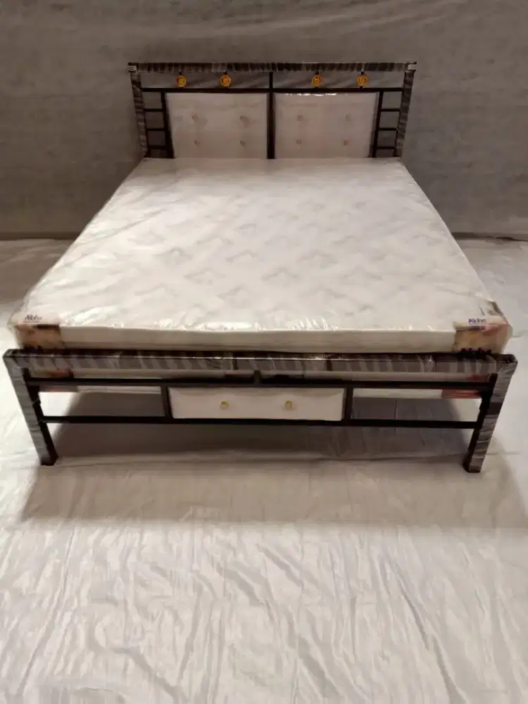 Ranjang Besi Vega Minimalis Sandaran Busa