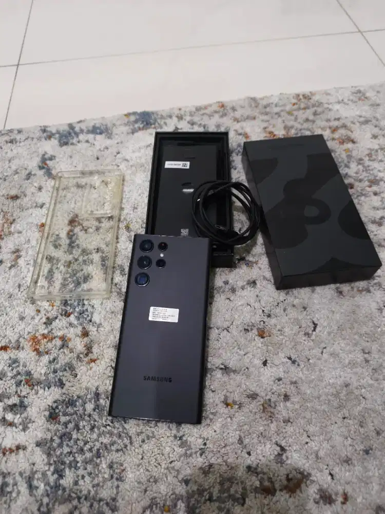 Samsung galaxy s22 ultra 12/256 msh seperti baru tanpa lecet ex Sein