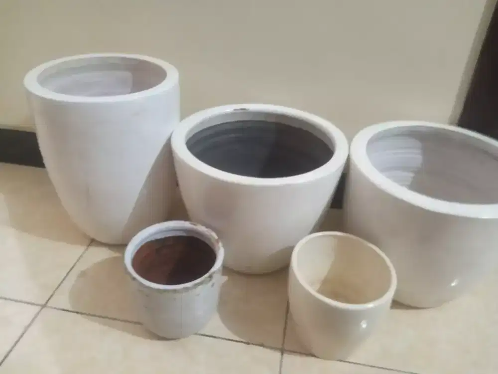 Pot bunga masih baru lom kepake