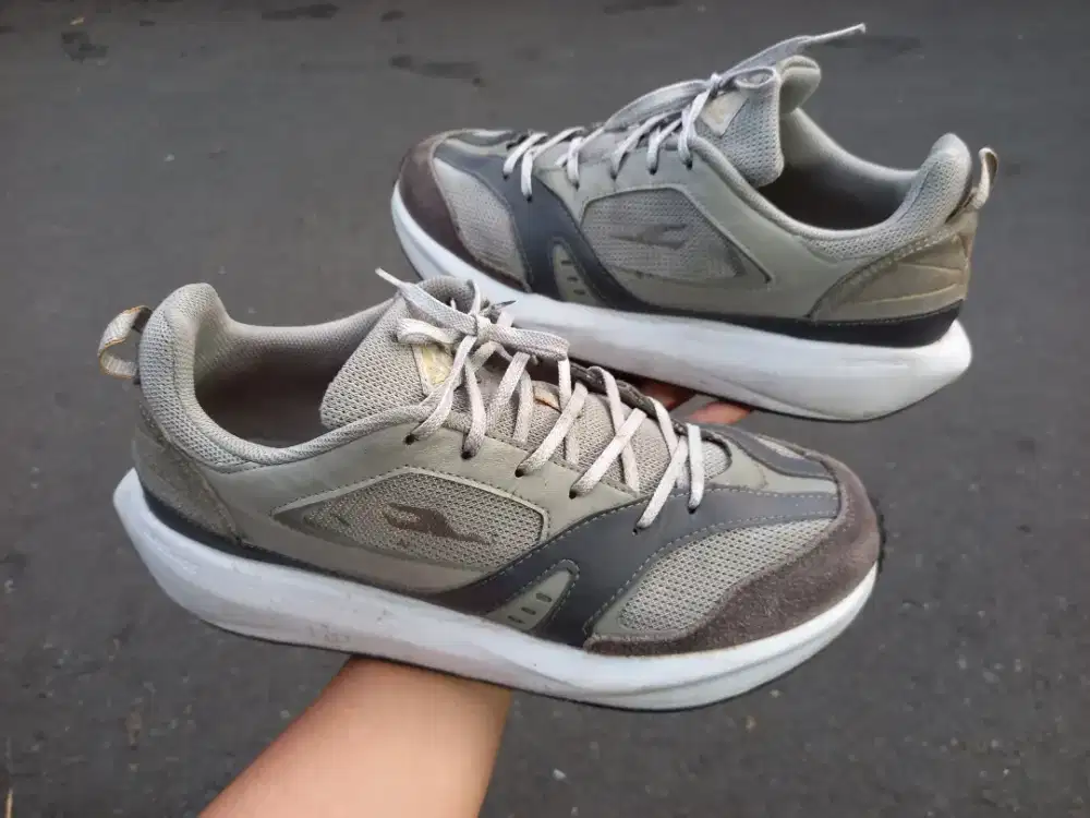 Sepatu specs lifestyle 204 distrik ori size 44