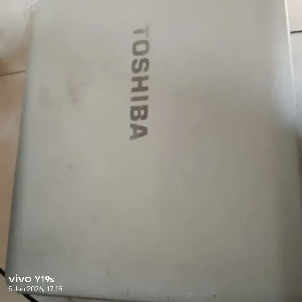 Di jual leptop merk Toshiba