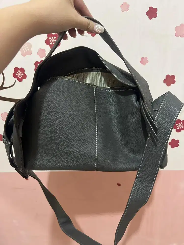 Tas Sling Bag INATTENDUE