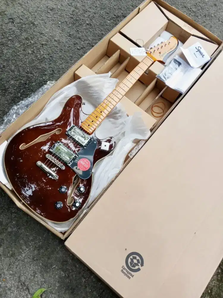 Guitar squier starcaster by fender