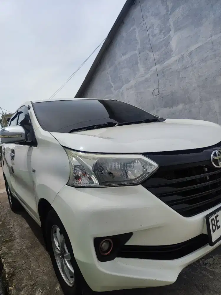 Avanza tahun 2016 warna putih