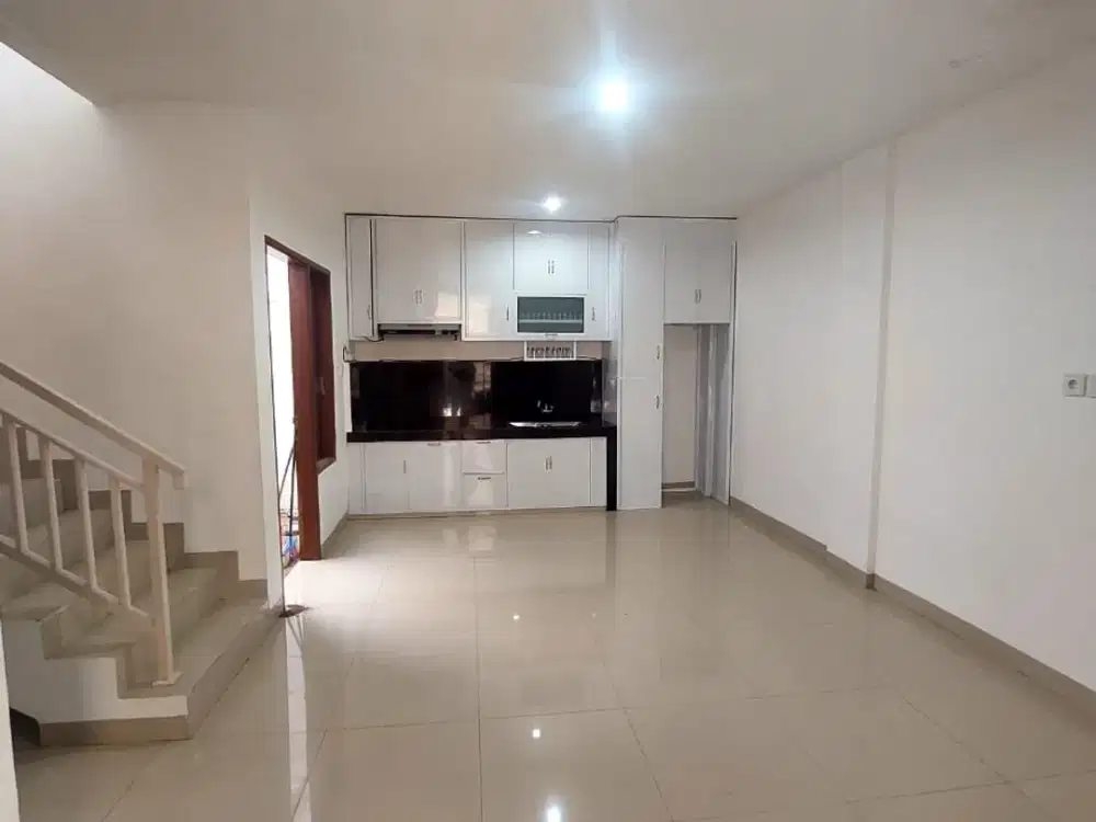 DIJUAL CEPAT VILLA JALAN BUNGA TEROMPET KOMPLEK MAYFAIR RESIDENCE TIPE VANDA