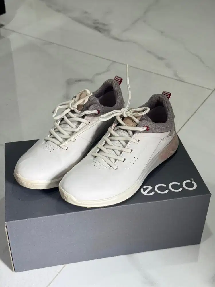 ECCO women s S-Three