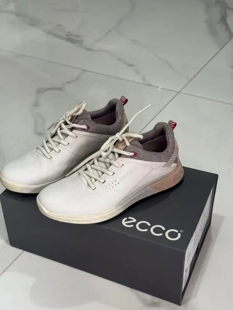 ECCO women s S-Three