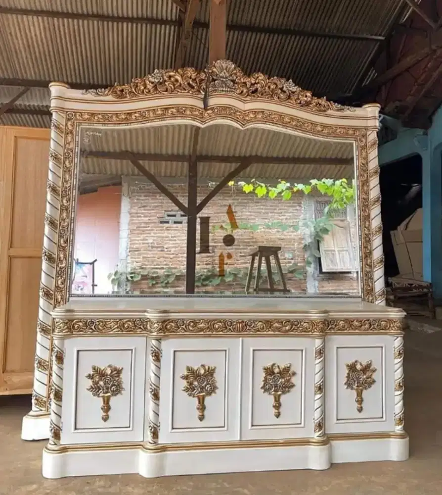 Meja hias ruang tamu