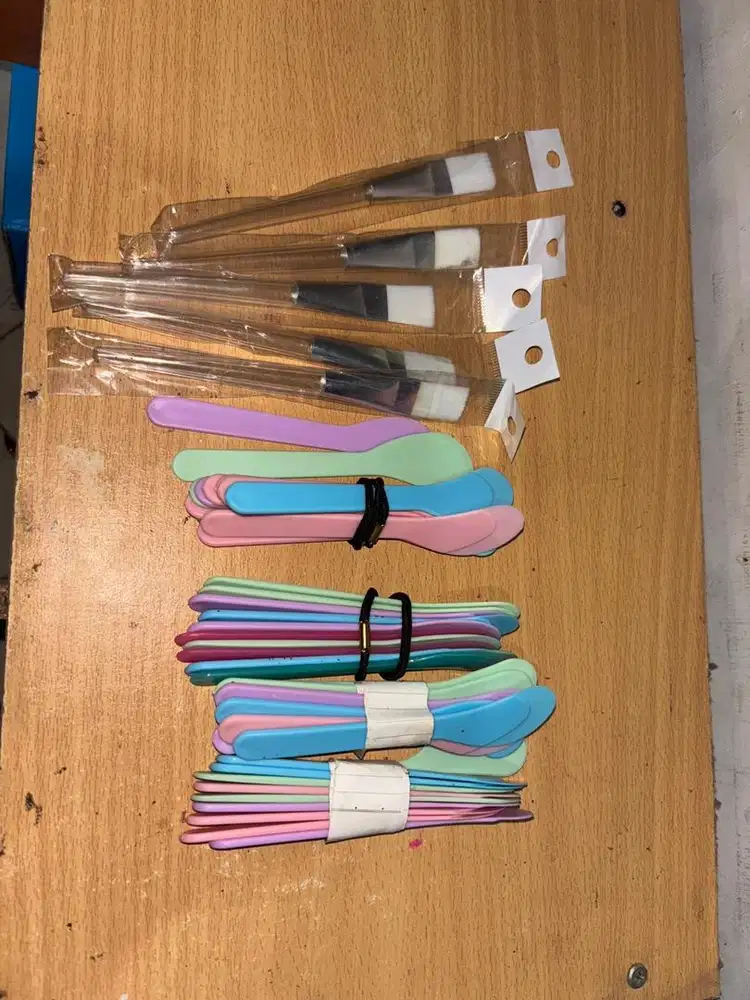 Spatula dan kuas masker