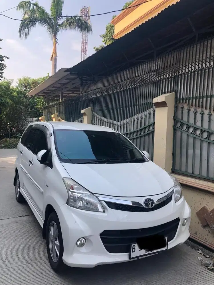 Veloz 2013 good condition Putih