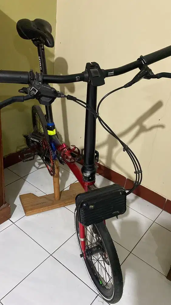 Sepeda elemen troy red blue