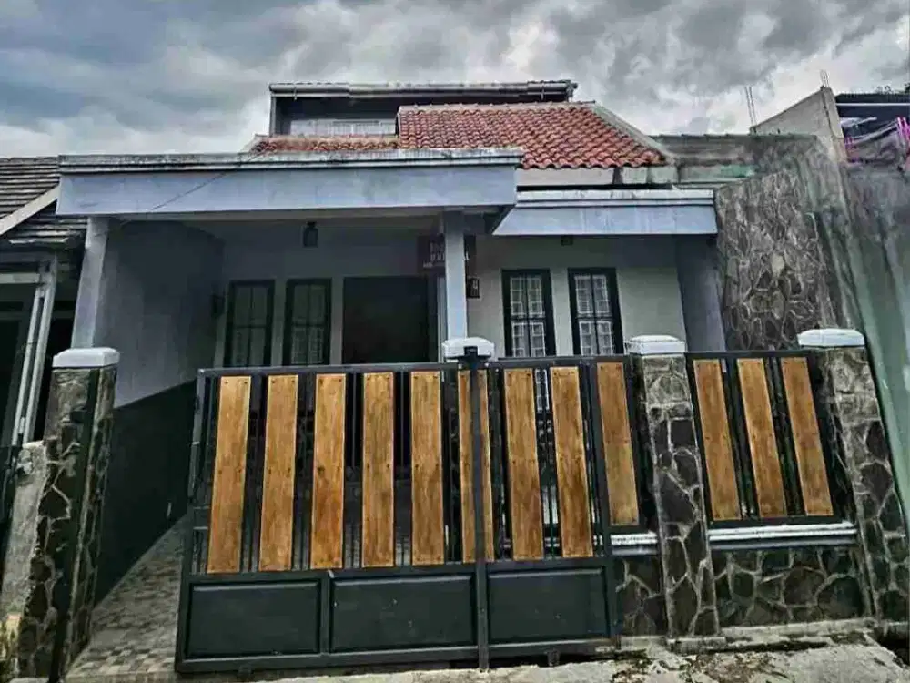 DiJual rumah sudah full renov bangunan baru,Satu setengah lantai.di perumahan Primavera Residence