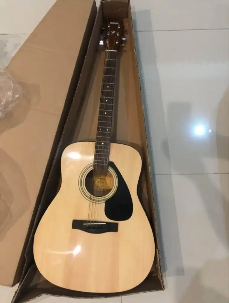 Guitar Yamaha FX 310