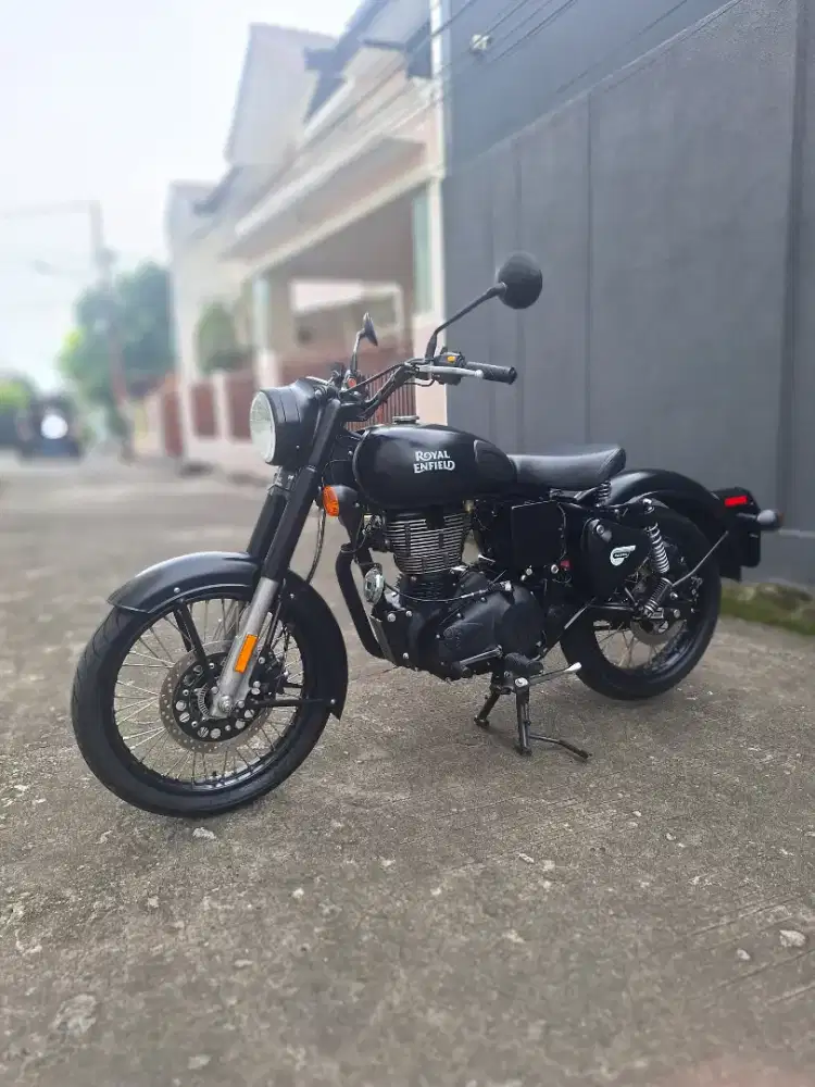 Royal Enfield 500 ABS Stealth Black