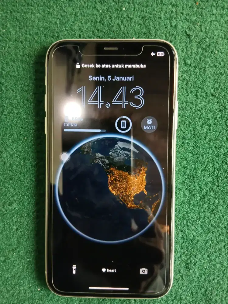 Jual i phone 11 64Gb resmi ibox Bh 82 kelenkapan bawaan komplit