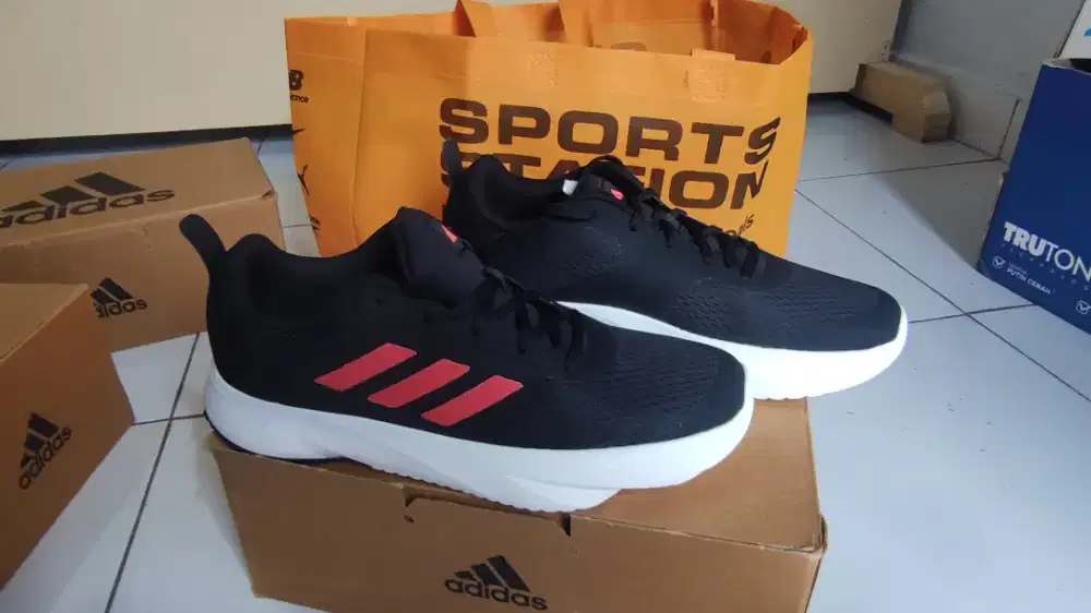Sepatu Adidas original ukuran 44