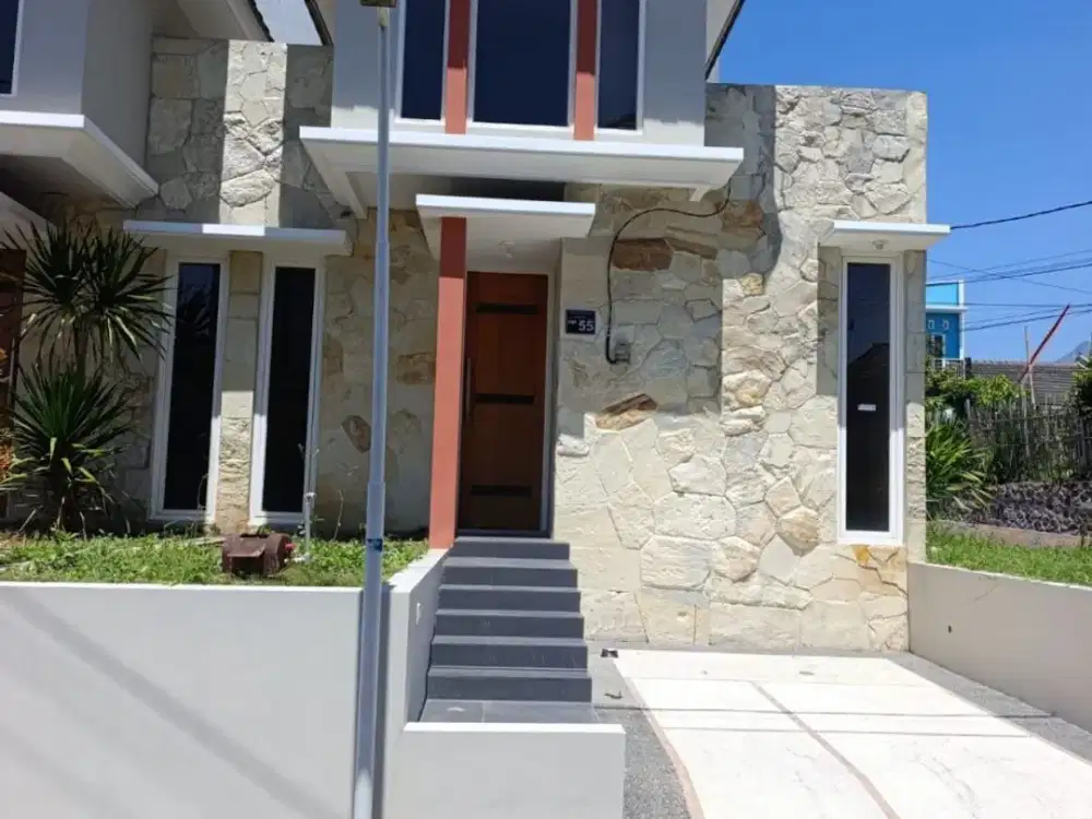 Dijual Villa Baru Tanah Luas Siap Huni di Kawasan BNS Kota Batu