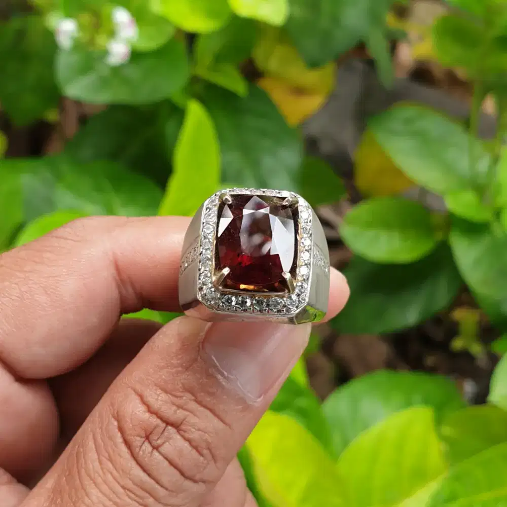 Natural Rhodolite Garnet 7.84 crt