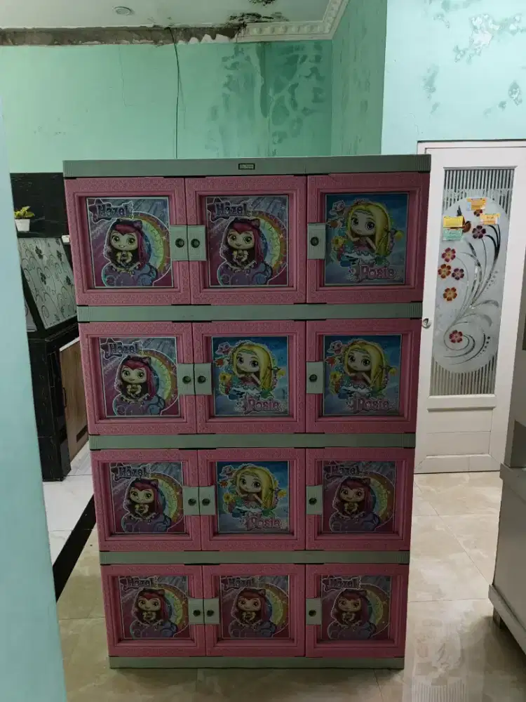 Lemari plastik Akako 12 kotak