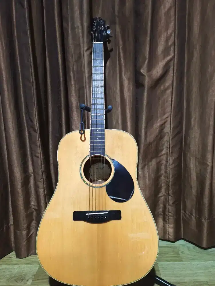 Gitar top solid Greg Bennett