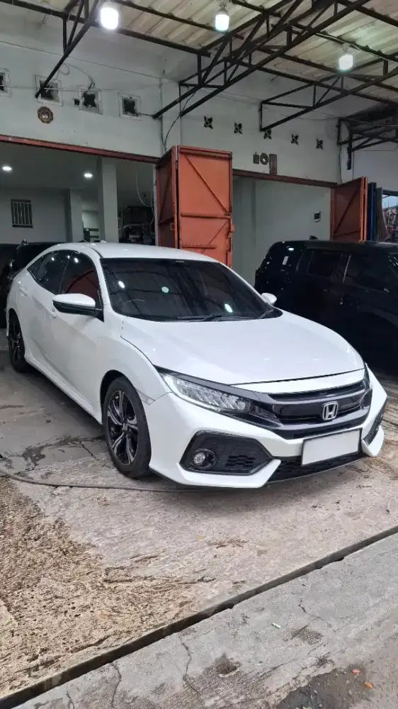 Civic Turbo hatchback 2017 bekas murah putih